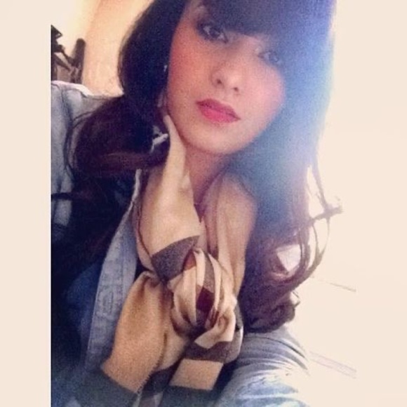 Meet your Posher, Celeste - Picture 1 of 1